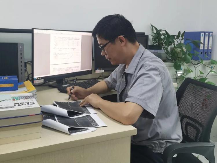 今年会APP华通团体再添“青岛工匠”“青岛市立异型班组”声誉(图1)