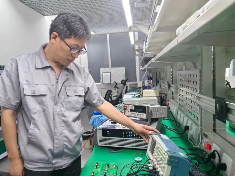 今年会APP华通团体再添“青岛工匠”“青岛市立异型班组”声誉(图2)